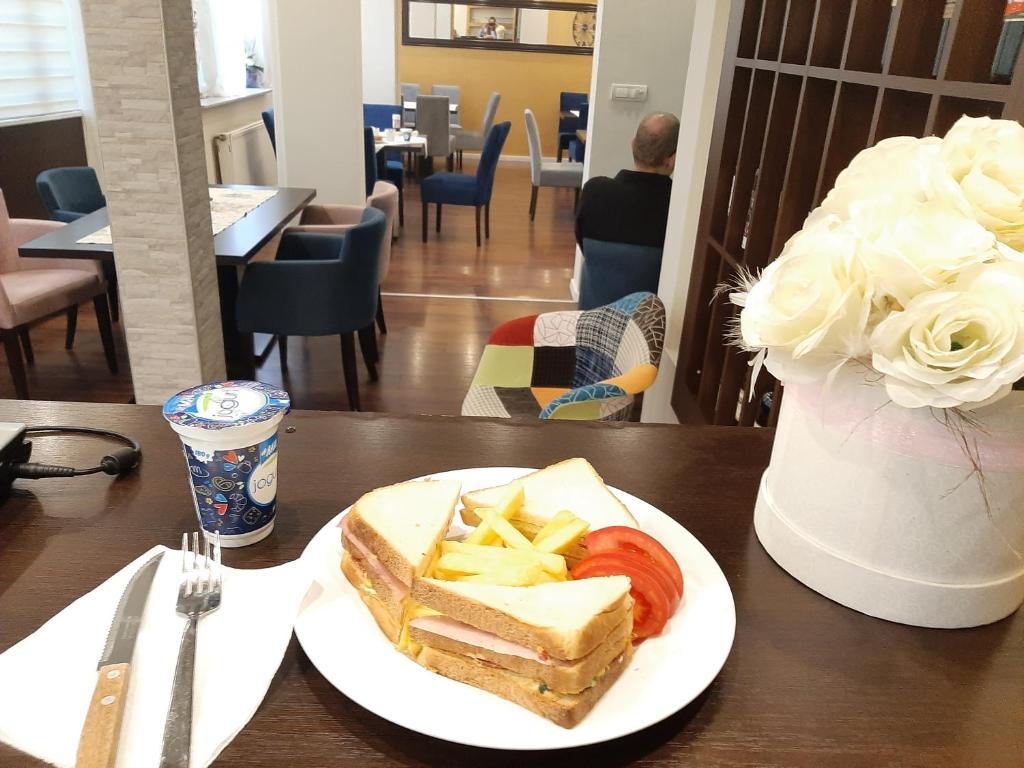 Šabac Hotel Usce מראה חיצוני תמונה